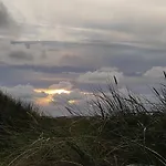 Cozy Dune Retreat Near Sea - By Traum Dom wakacyjny *